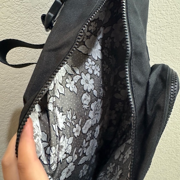 Vera Bradley Ripstop Sling Bag NWOT - Picture 2 of 2